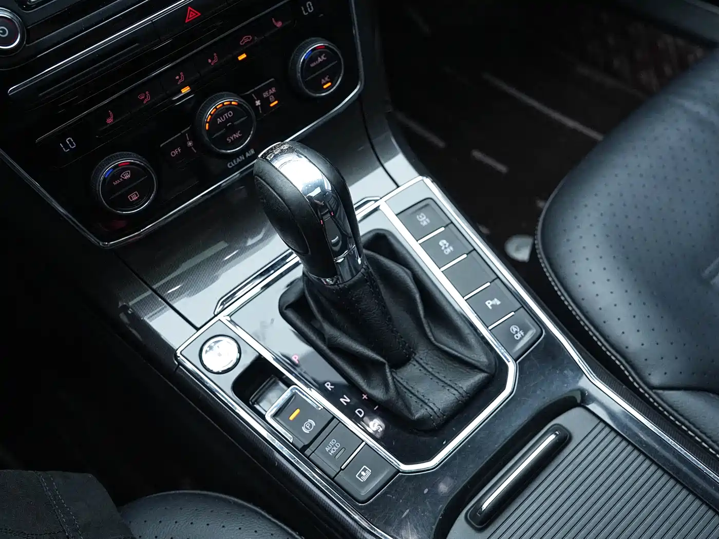 Volkswagen Passat 2016 330TSI DSG Executive Edition фото 8