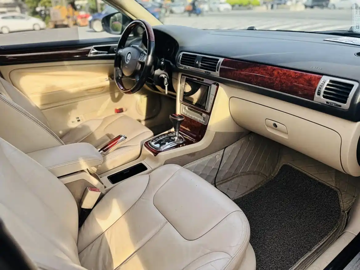 Volkswagen Passat Lingyu 2009 1.8T Automatic Luxury фото 8