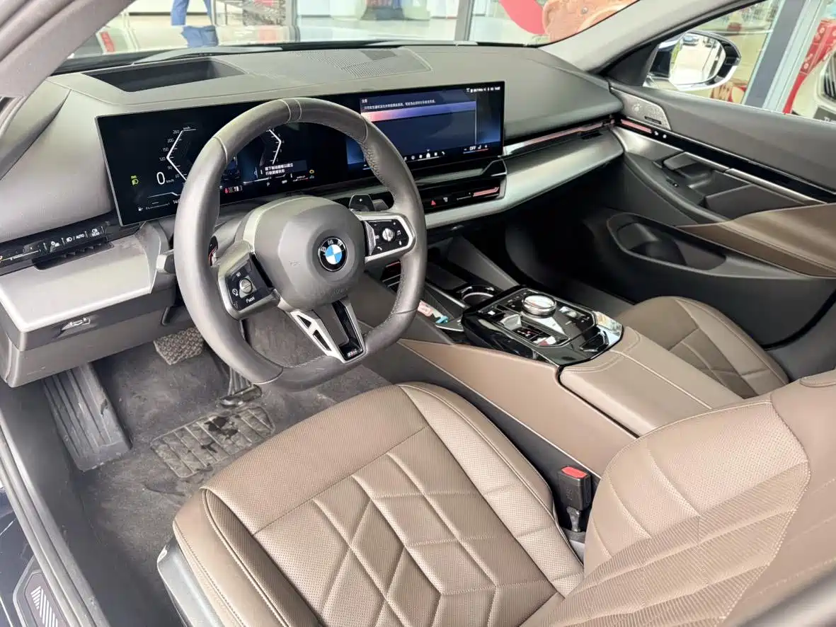 BMW 5 Series 2024 525Li M Sport Package фото 10