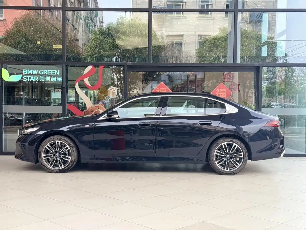 BMW 5 Series 2024 525Li M Sport Package фото 3