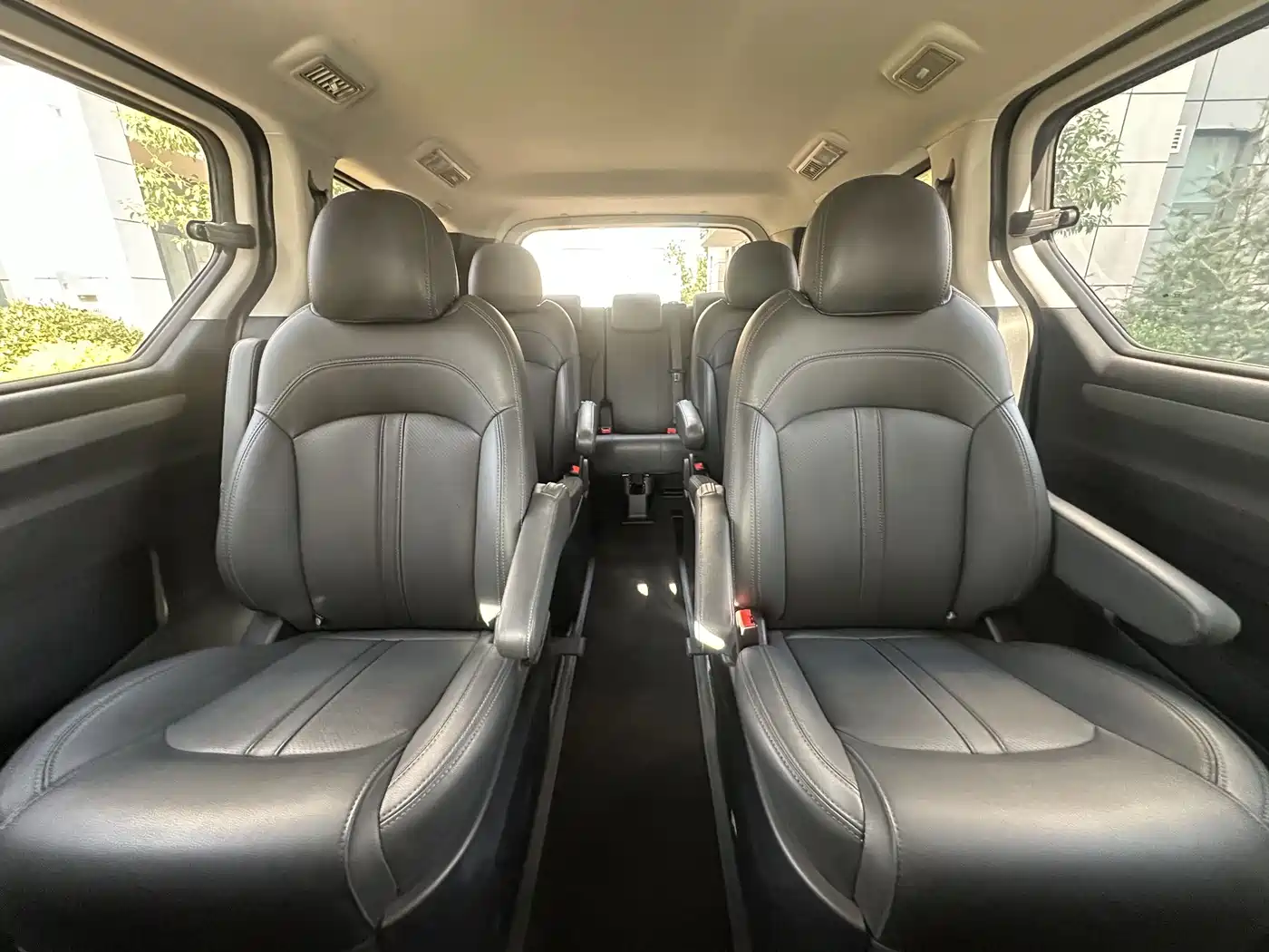 SAIC Maxus Maxus G10 2022 2.0T Auto Elite Edition Petrol 9-Seater фото 18