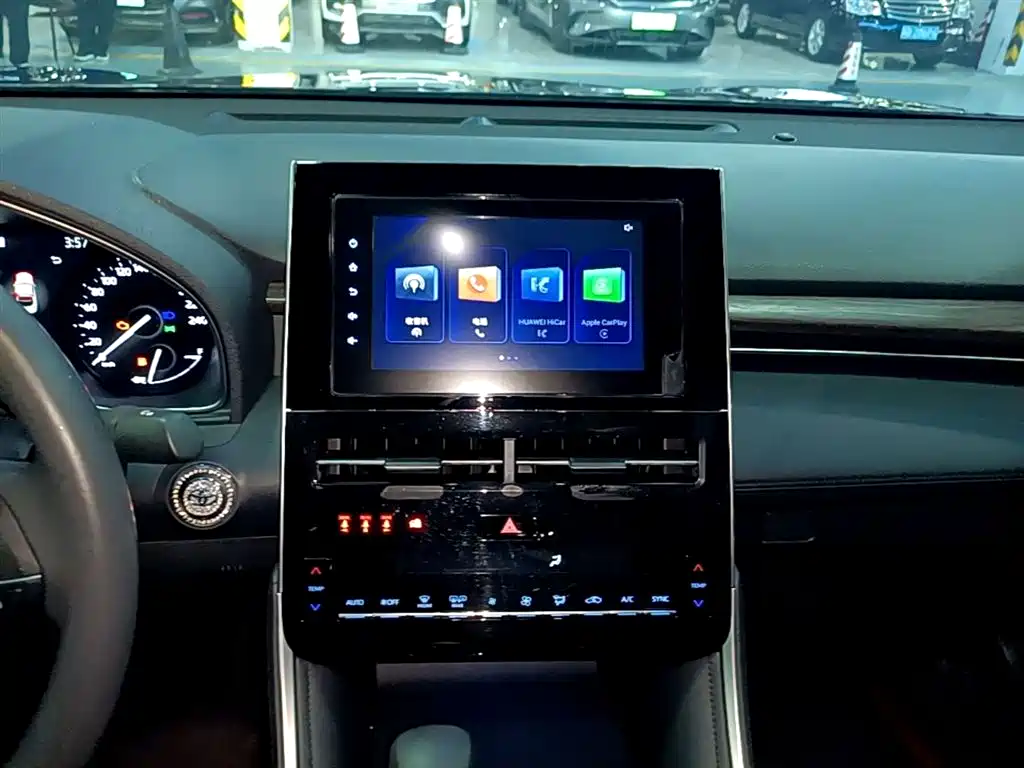 Toyota Avalon 2023 2.0L Premium Selection фото 13