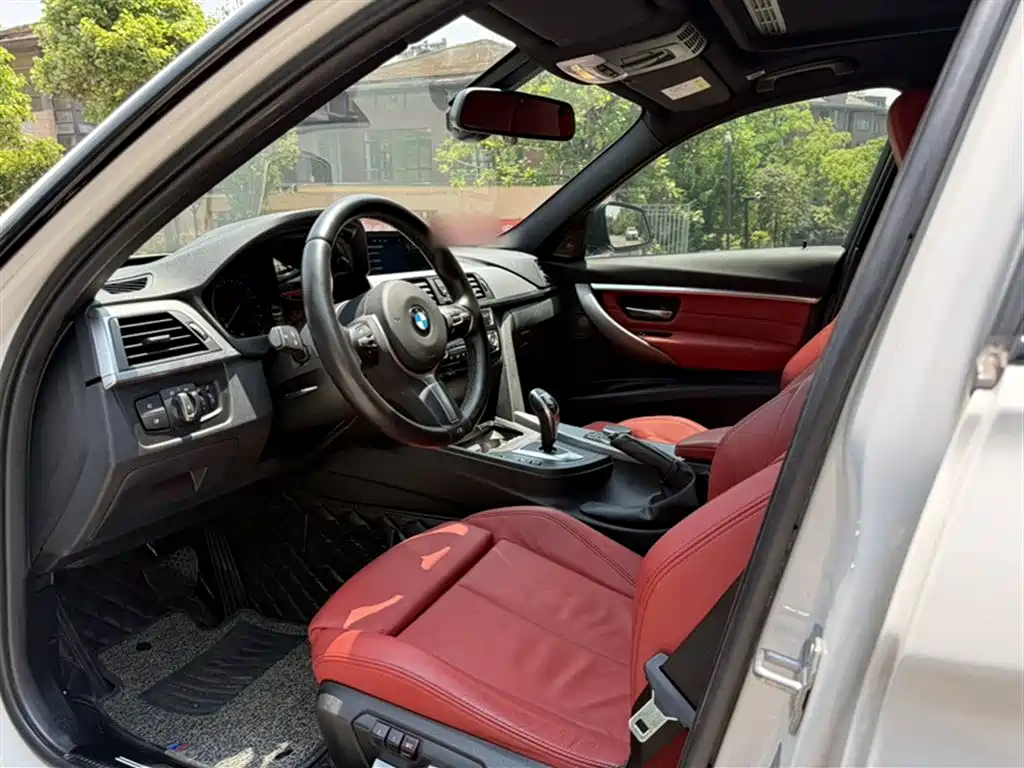 BMW 3 Series 2019 320i M Sport Black Night Edition фото 14
