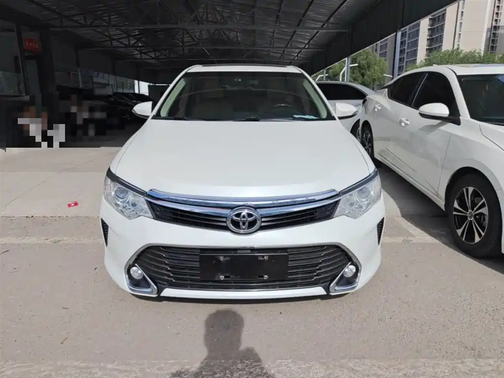 Toyota Camry 2016 2.0G 10th Anniversary Leading Edition фото 3