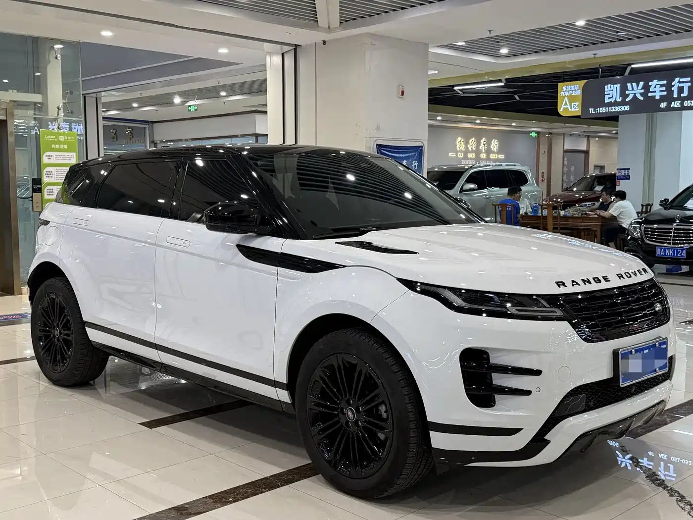 Land Rover Range Rover Evoque 2026 Range Rover Evoque L SE фото 3