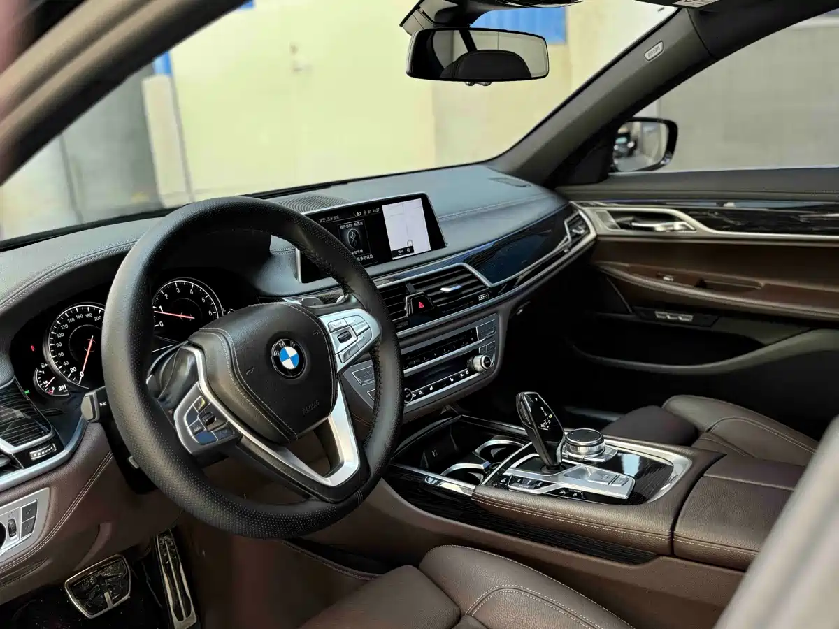 BMW 7 Series 2018 730Li Leading Type M Sport Package фото 9
