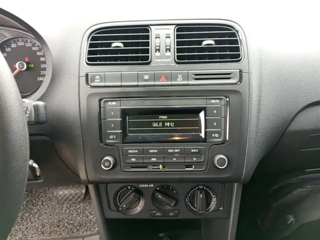 Volkswagen Polo 2018 1.5L Auto Safe Drive фото 13