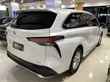 Фото 4 - Toyota Granvia