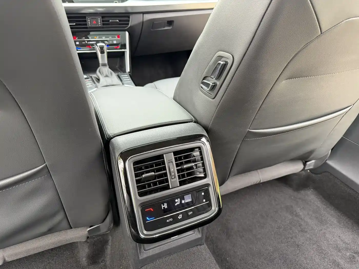 Volkswagen Passat 2023 280TSI Business Edition фото 19