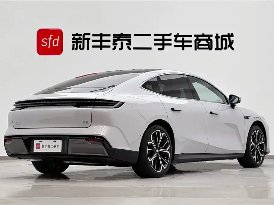 Geely Galaxy Galaxy E8 2025 700km Long Voyage Smart Drive Edition фото 5