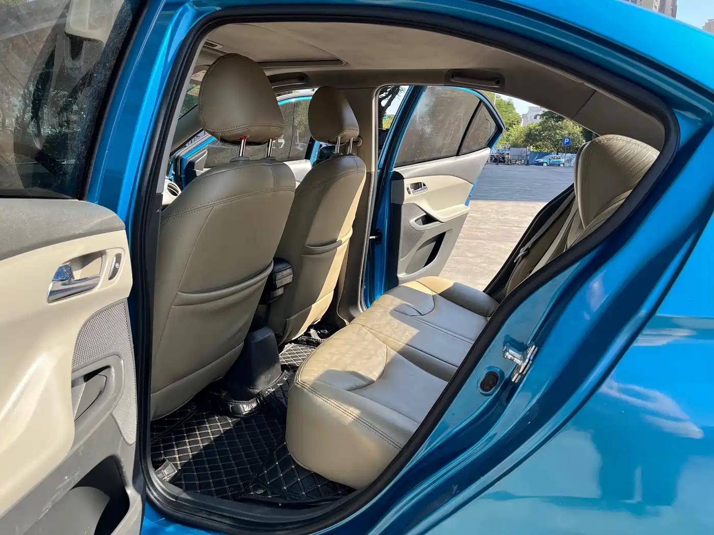 Chevrolet Sail 2015 Sail 3 1.5L AMT Happiness Sunroof Edition фото 12