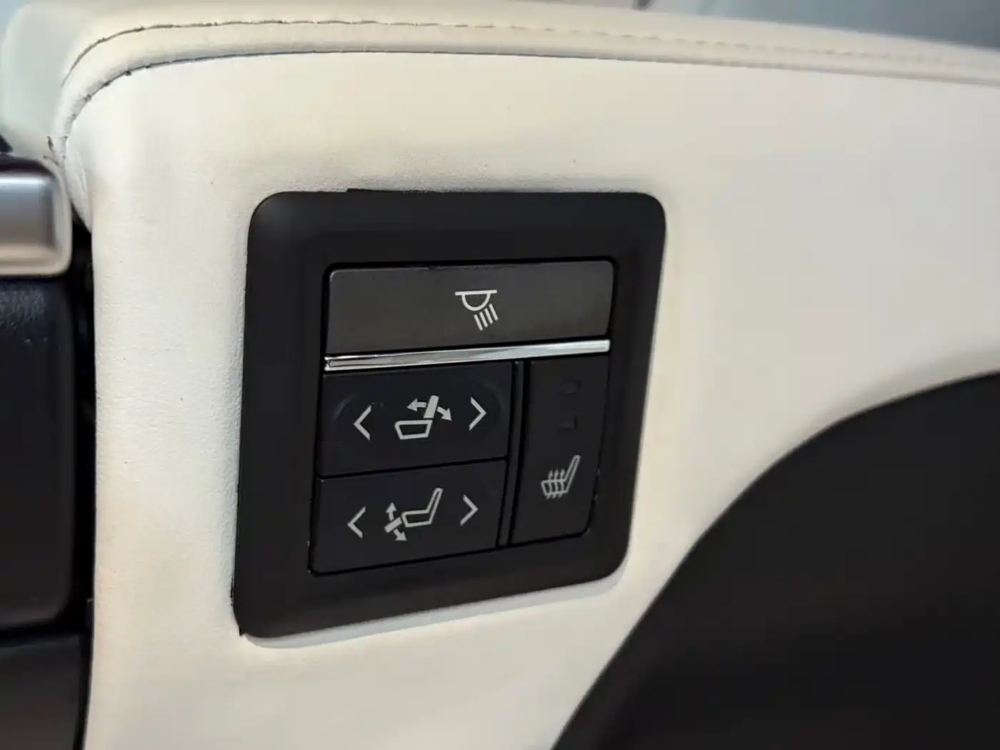 Toyota Alphard 2021 Hybrid 2.5L Luxury фото 14
