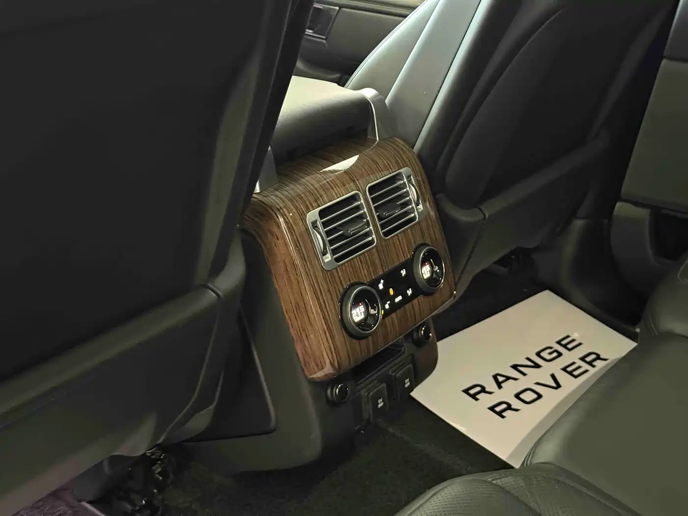Land Rover Range Rover 2019 3.0 SCV6 Heritage Edition фото 16