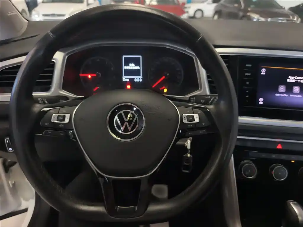 VOLKSWAGEN T-ROC EXPLORING SONGS