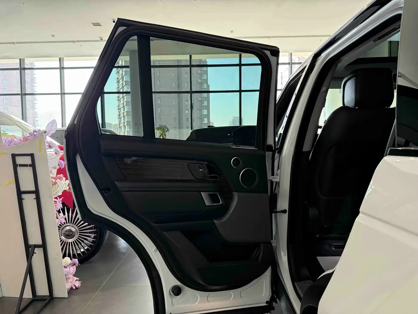 Land Rover Range Rover 2019 3.0 SCV6 Heritage Edition фото 15