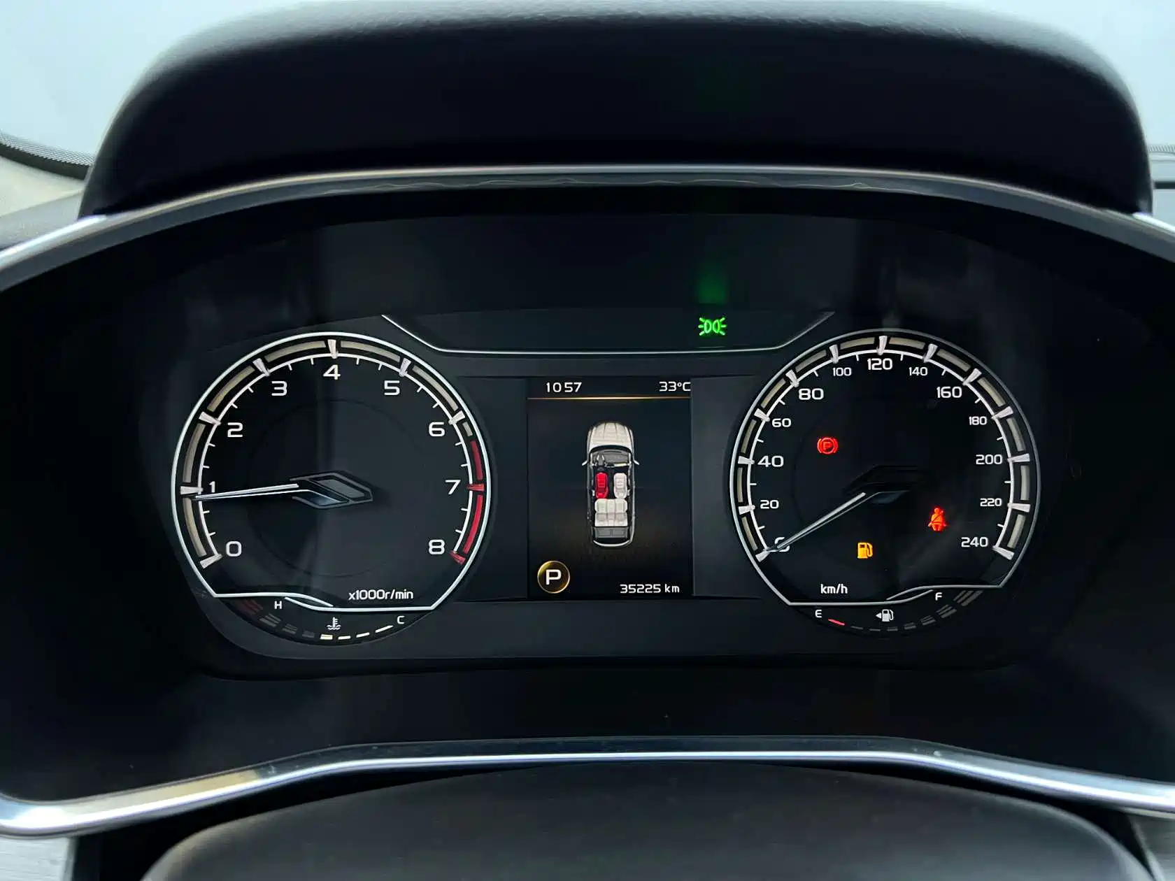 Фото 8 - Geely Coolray