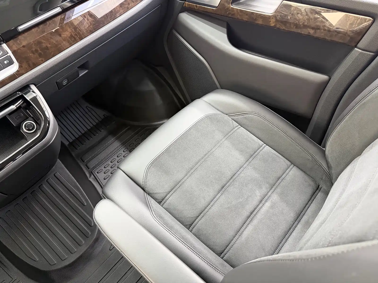 Photo 23 - Volkswagen Multivan