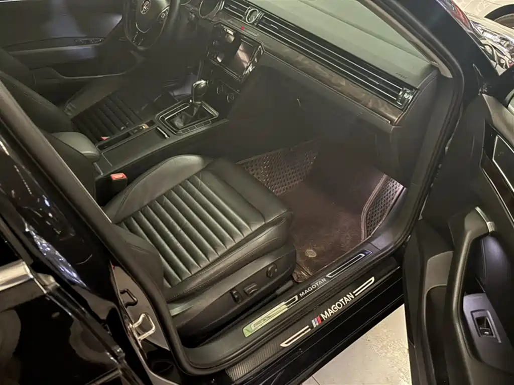 Volkswagen Magotan 2019 330TSI DSG Luxury Class China VI фото 3