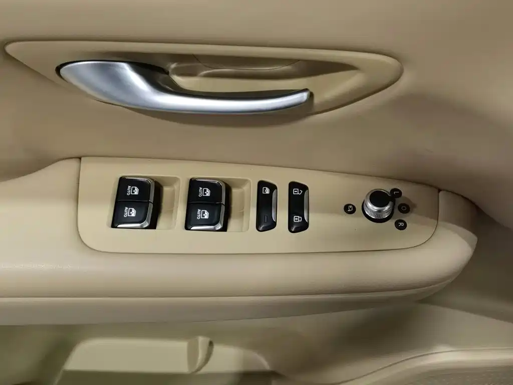 Landian E5 PLUS 2024 2025 Model 165km Long Range PLUS 7-seater