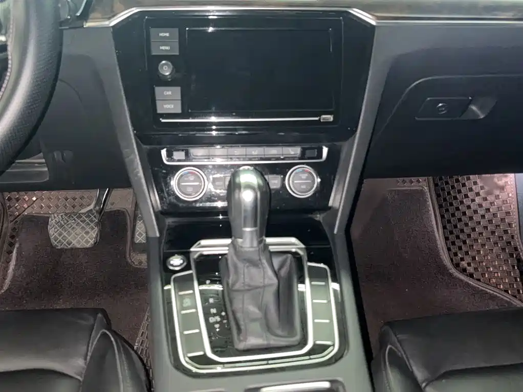 Volkswagen Magotan 2019 330TSI DSG Luxury Class China VI фото 10