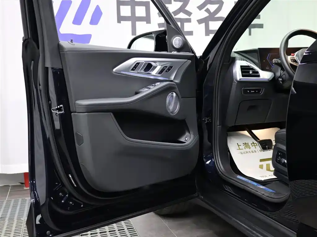 BMW XM 2023 50e фото 6
