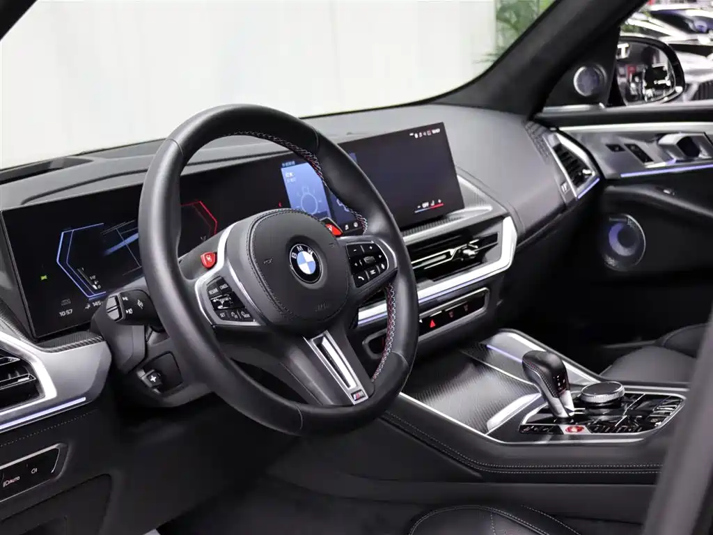 BMW XM 2023 50e фото 10