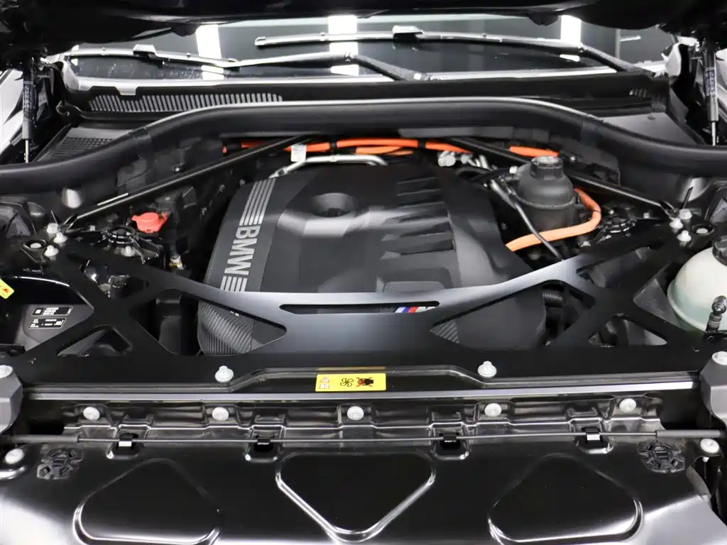 BMW XM 2023 50e фото 37