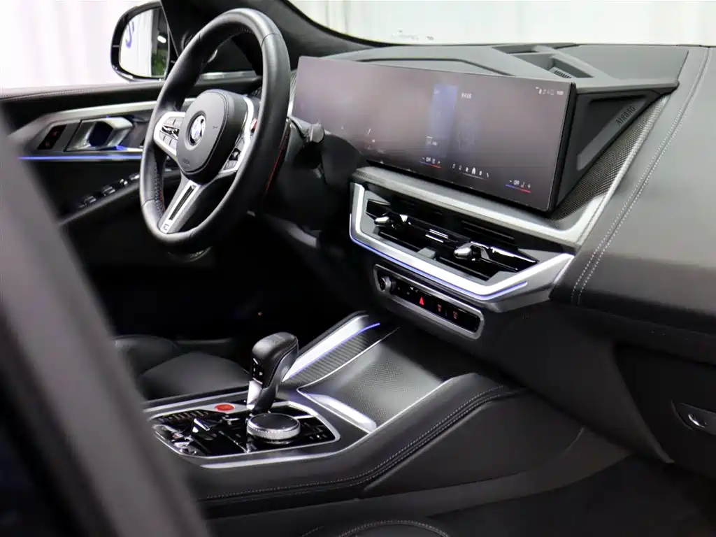 BMW XM 2023 50e фото 22