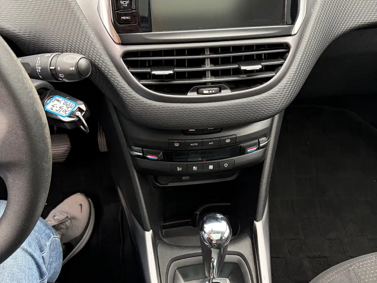 Photo 17 - Peugeot 2008