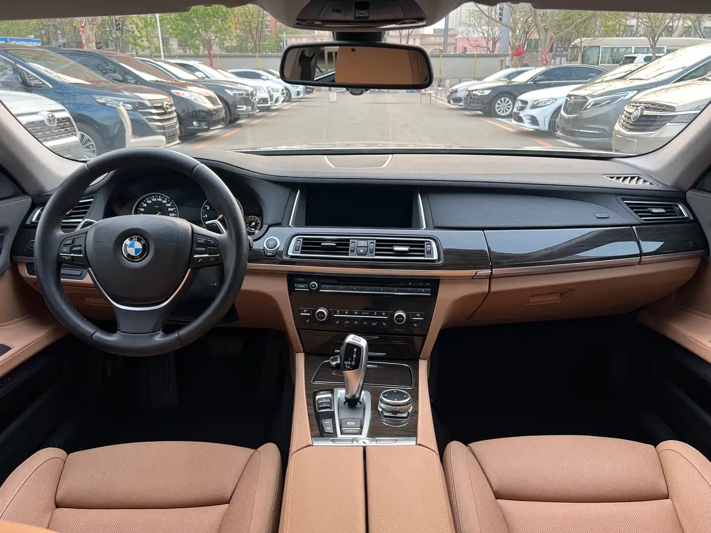 BMW 7 Series 2013 Model 740Li Leading фото 9