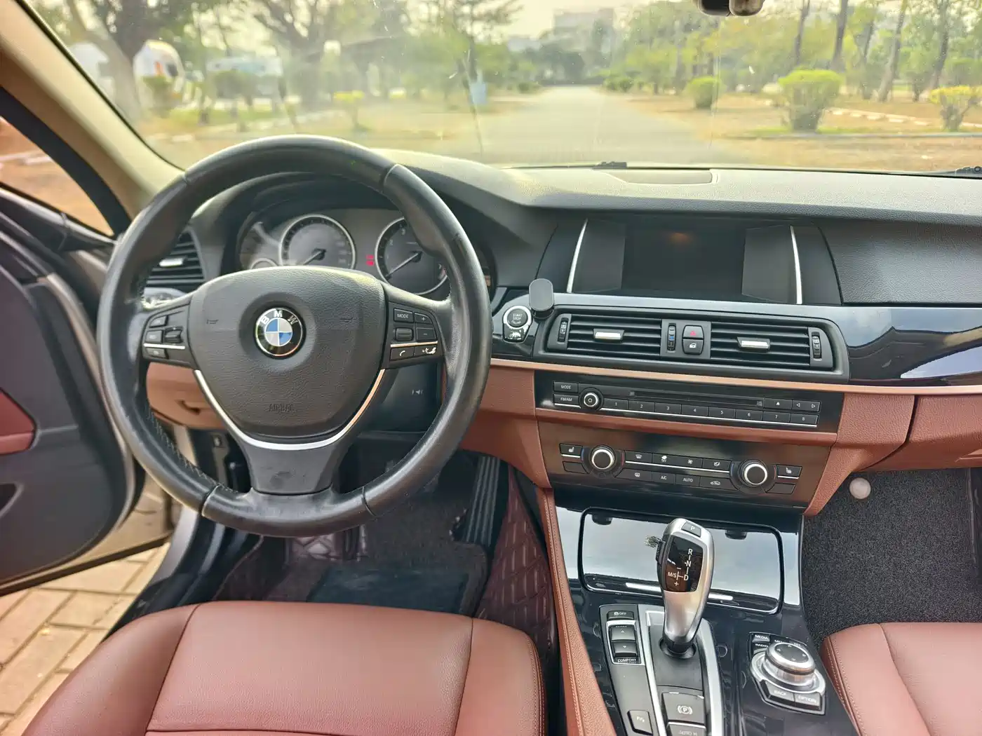 BMW 5 Series 2017 520Li Classic Edition фото 16