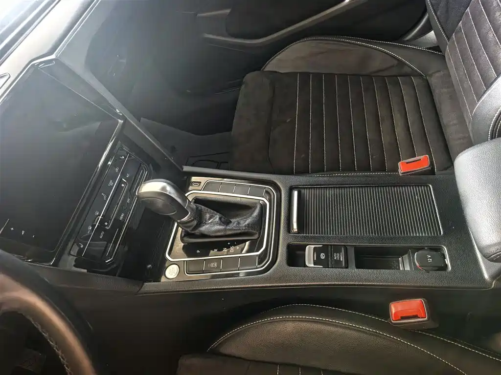 Volkswagen Magotan 2020 330TSI DSG Luxury фото 14