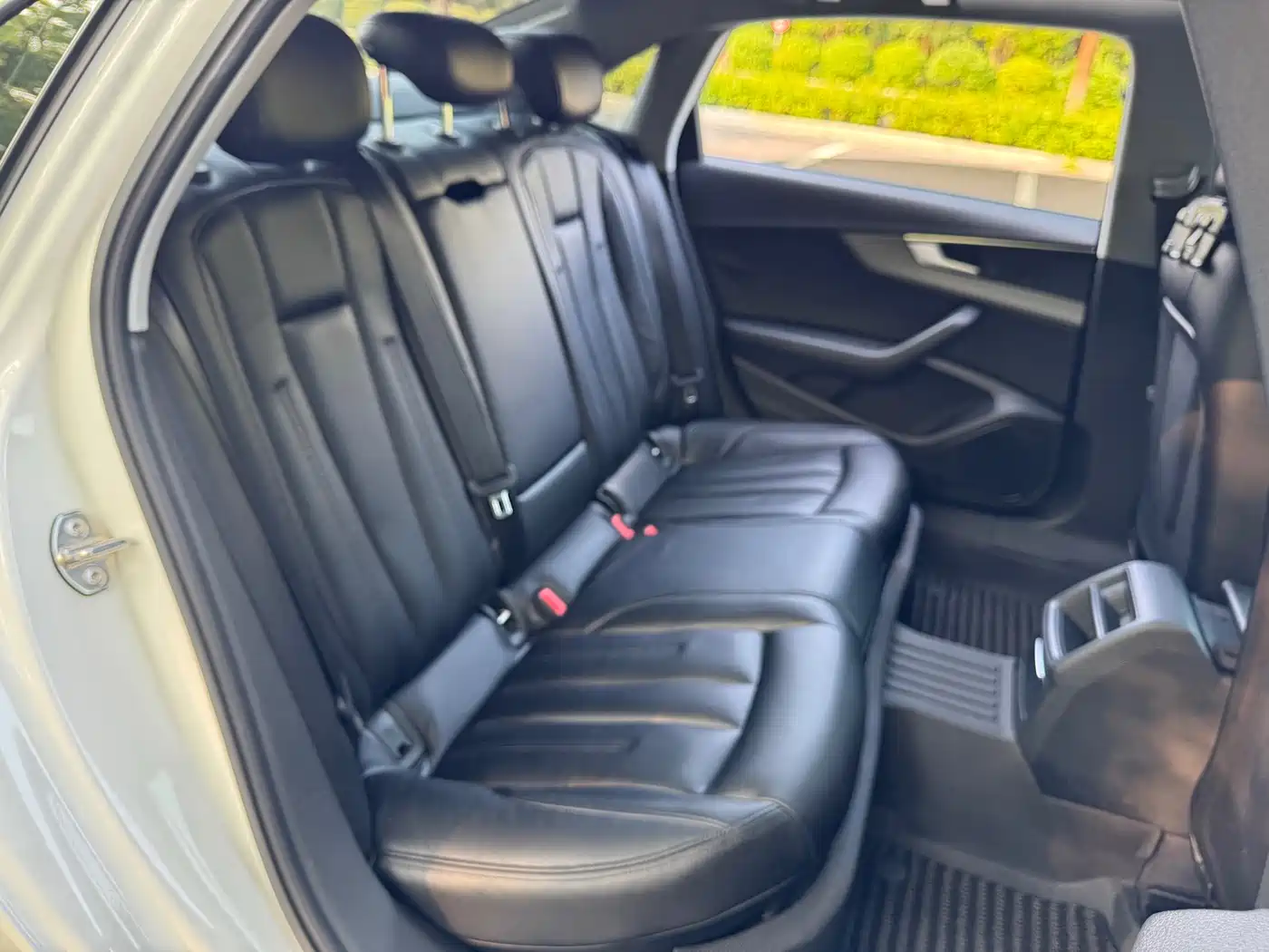 Фото 6 - Audi A4L