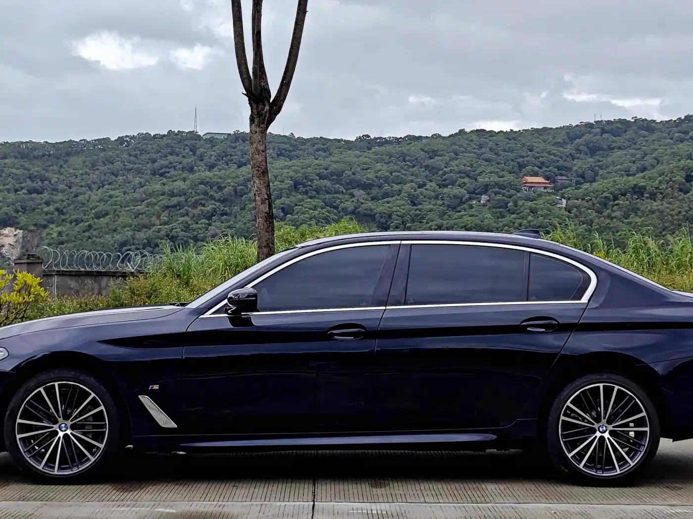 BMW 5 Series 2023 Facelift 530Li Leading M Sport Package фото 4