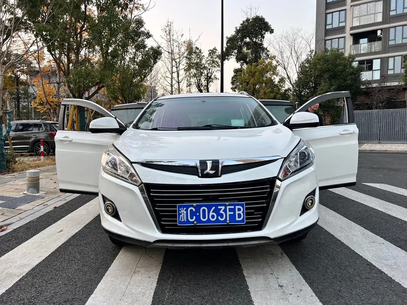 Luxgen U6 SUV 2015 2015 1.8T Fashion Edition