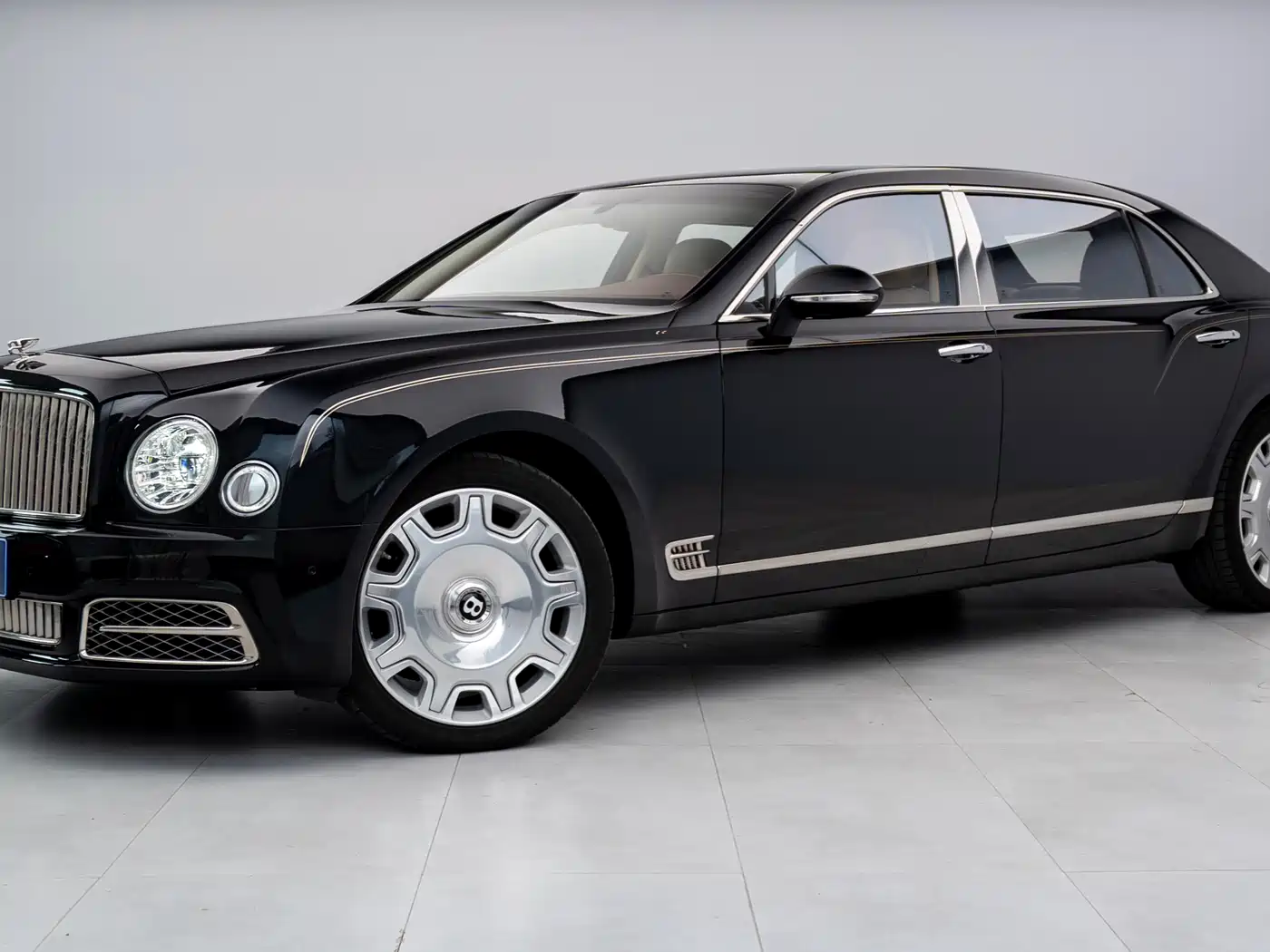 Bentley Mulsanne 2017 6.8T Long Wheelbase фото 2