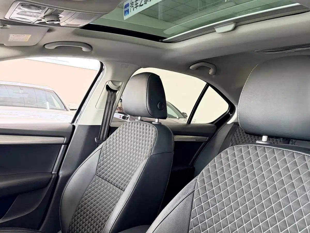Škoda Octavia 2019 TSI280 DSG Smart Drive Luxury Edition China VI фото 15