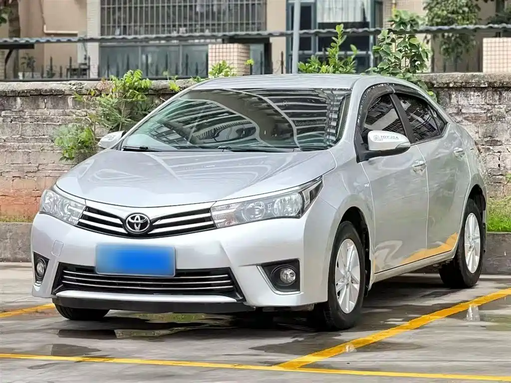 Toyota Corolla 2014 1.6L CVT GL фото 2