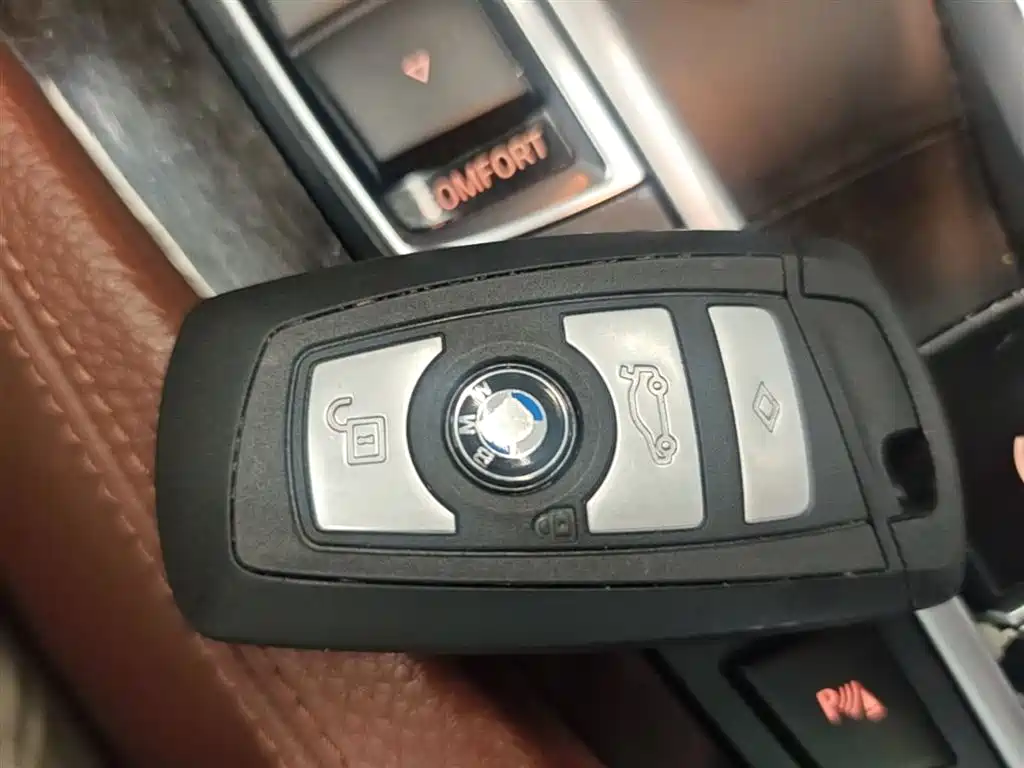 BMW 5 Series 2017 525Li Leading Edition фото 9