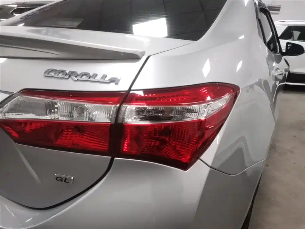 Toyota Corolla 2014 1.6L CVT GL фото 8