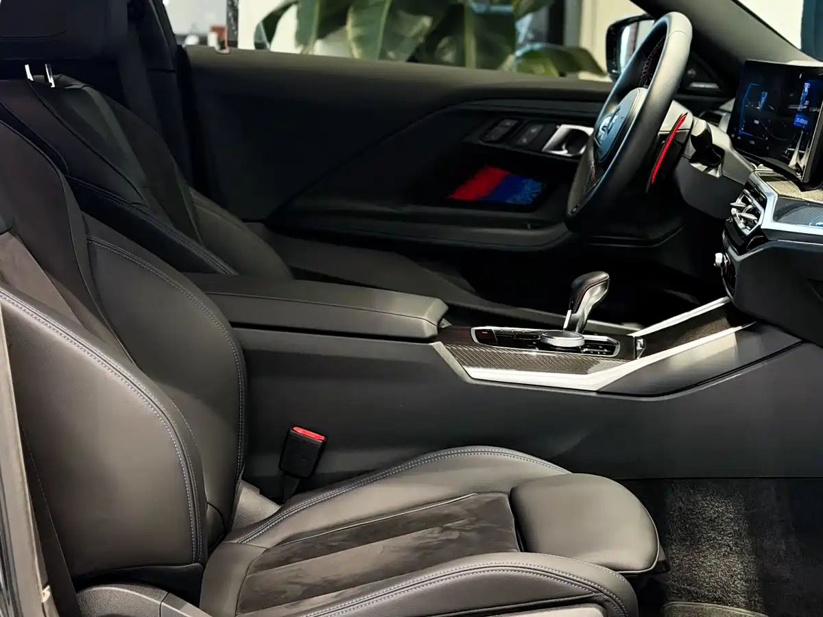 BMW M2 2024 M2 фото 16
