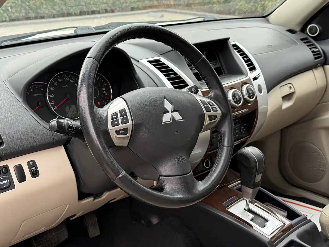 Mitsubishi Pajero Sport 2013 3.0L Automatic 2WD Luxury фото 8