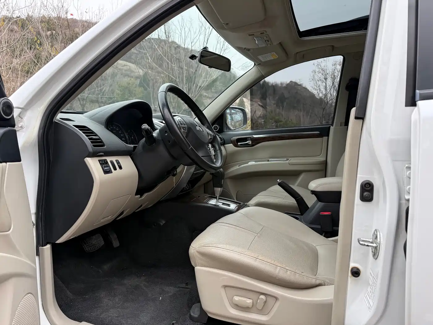 Mitsubishi Pajero Sport 2013 3.0L Automatic 2WD Luxury фото 4