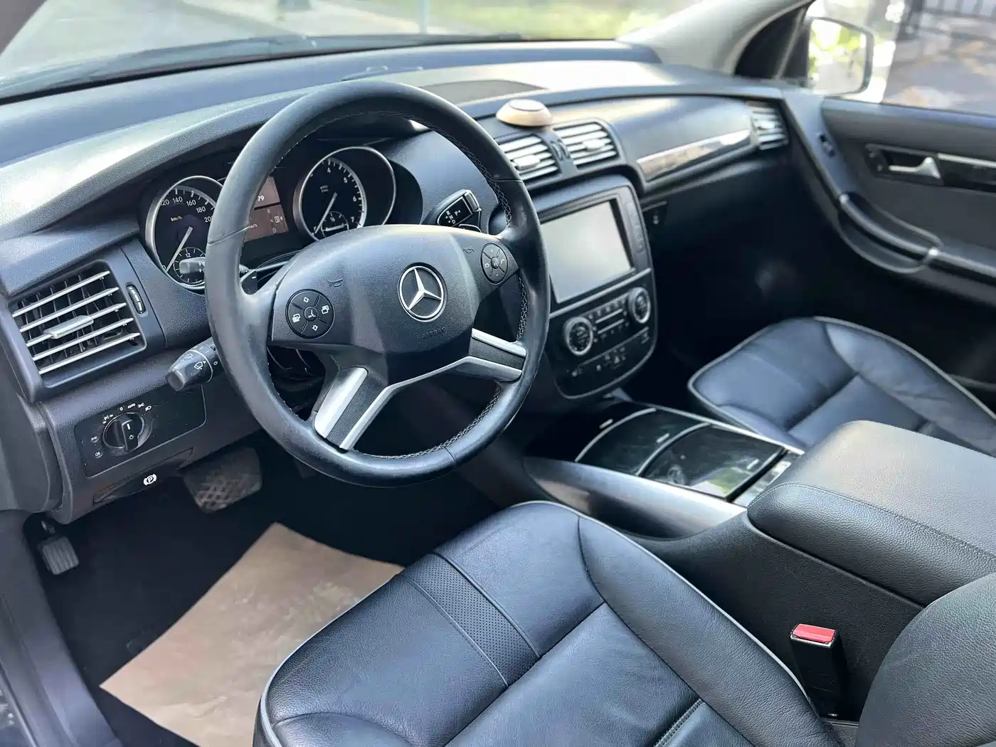 Mercedes-Benz R-Class 2017 R 320 4MATIC Business Collector's Edition фото 8