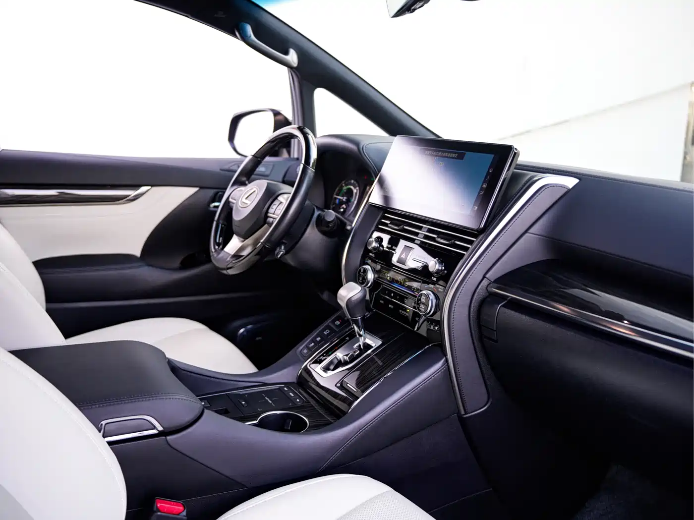 Lexus LM 2020 300h 4-Seat Imperial Edition фото 11