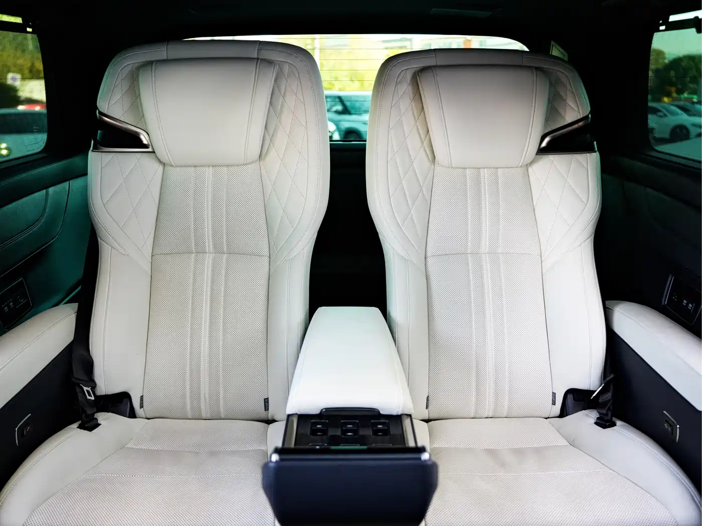 Lexus LM 2020 300h 4-Seat Imperial Edition фото 18