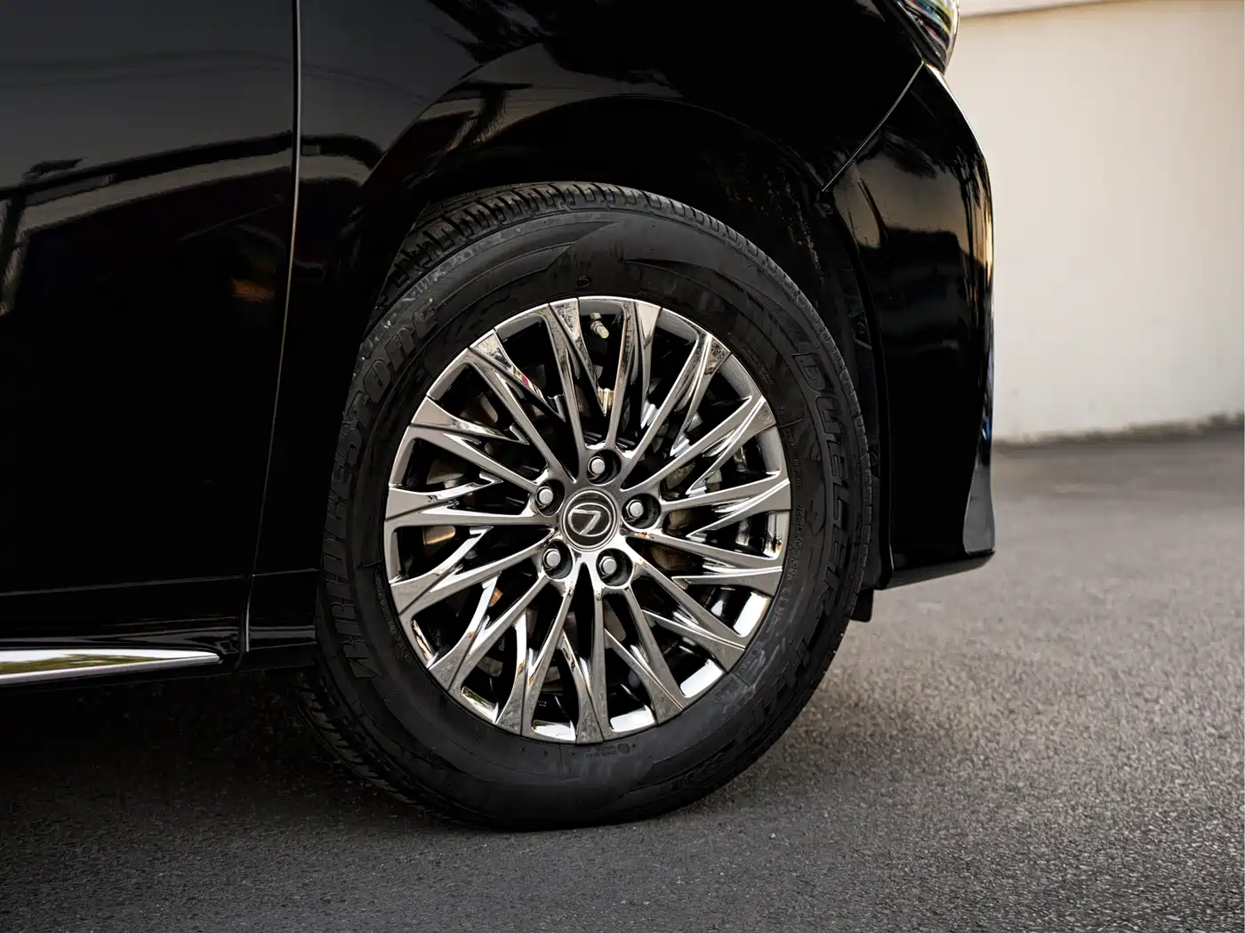Lexus LM 2020 300h 4-Seat Imperial Edition фото 8