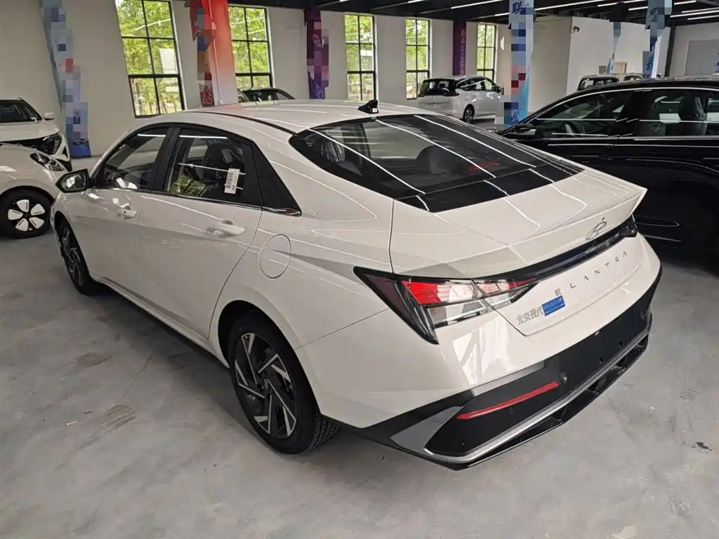 Hyundai Elantra 2023 1.5L CVT GLX Elite Edition фото 23