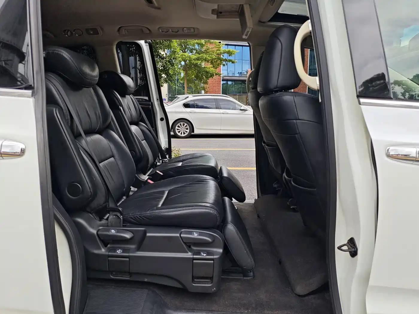 Photo 15 - Honda Odyssey