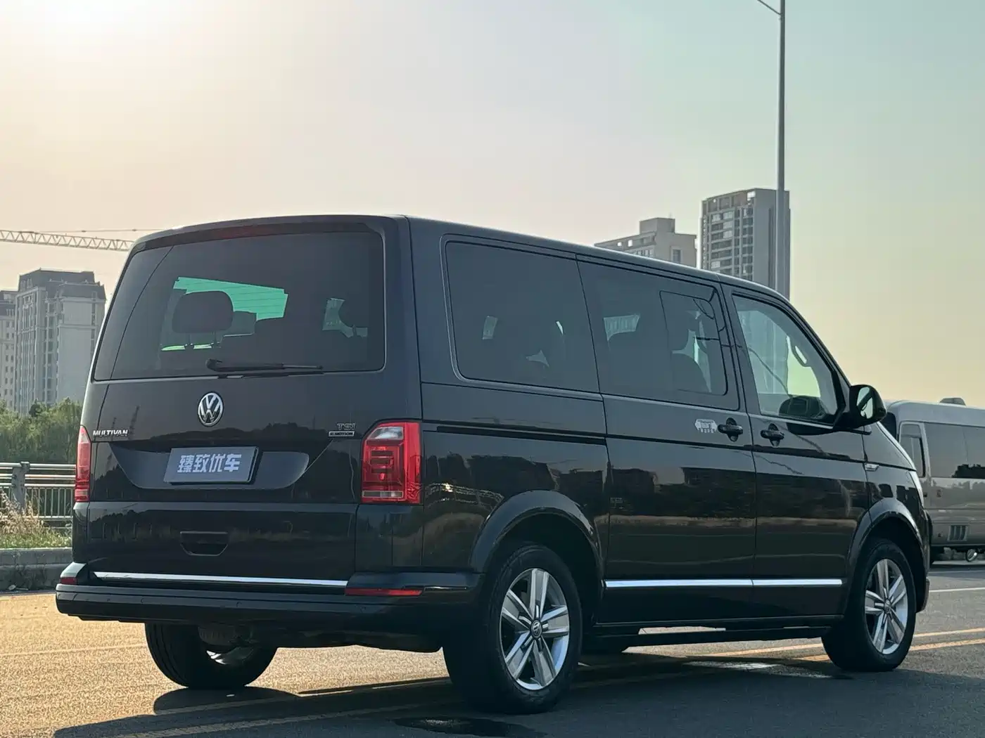 Volkswagen Multivan 2018 2017 2.0TSI AWD Premium Edition 7-Seater